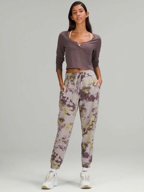 Lululemon Scuba High-Rise Jogger Tie-Dye Track Pants Lavender Size 10 Medium